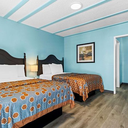 Rodeway Inn & Suites North Hollywood Burbank Airport - Universal Area Los Angeles Exterior photo
