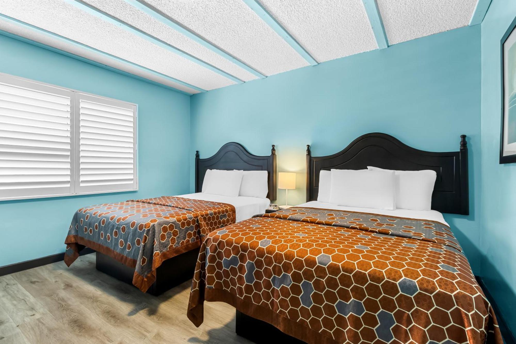 Rodeway Inn & Suites North Hollywood Burbank Airport - Universal Area Los Angeles Exterior photo